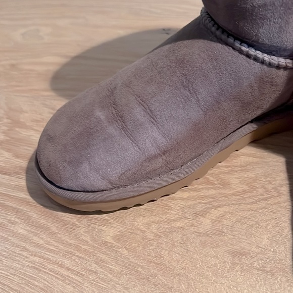 UGG Classic Short ll Size 8 - Picture 6 of 6